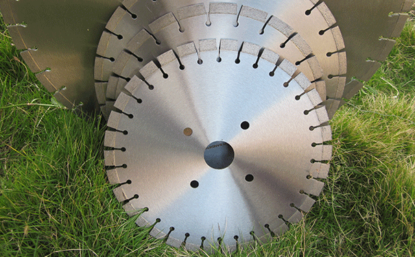 隨金剛石鋸片行業(yè)發(fā)展石材切割片那么多到底選擇誰(shuí)？