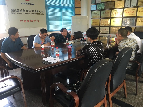 市經(jīng)信委領(lǐng)導(dǎo)來(lái)湖北昌利公司座談，調(diào)研金剛石工具產(chǎn)業(yè)發(fā)展情況