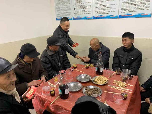 2019讓愛依舊，湖北昌利領(lǐng)導(dǎo)前往福利院慰問