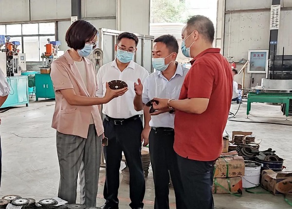 鄂州市委常委、統(tǒng)戰(zhàn)部部長(zhǎng)鄒霞一行蒞臨昌利公司調(diào)研指導(dǎo)