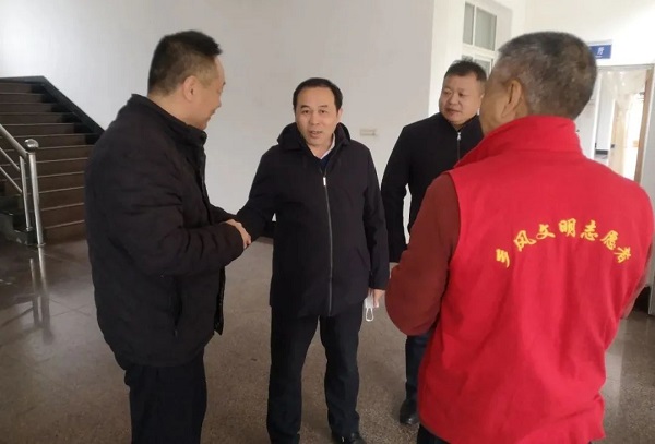 省人大代表教科文衛(wèi)委員會領(lǐng)導喻立平主任蒞臨昌利金剛石工具公司參觀指導工作