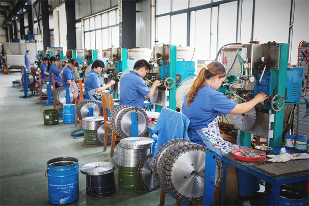 選擇切瓷磚不崩邊的切割片，其實選擇好廠家更重要！