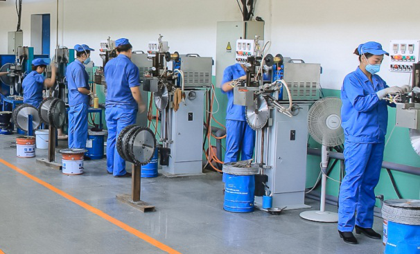 中國石材成品質(zhì)量不高，原因可以歸結(jié)為金剛石鋸片及設(shè)備不先進(jìn)！