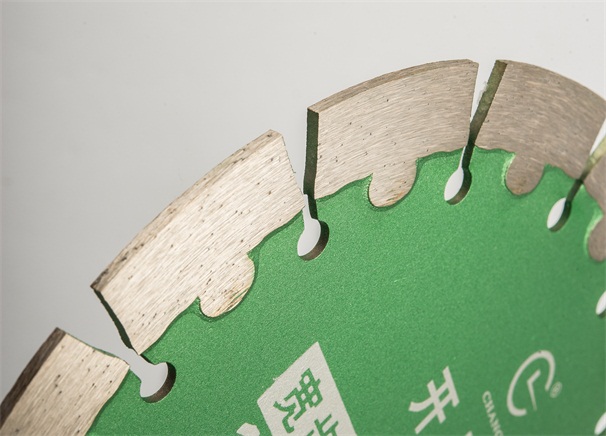 如何提高開槽切割片刀頭金剛石的把持力呢？